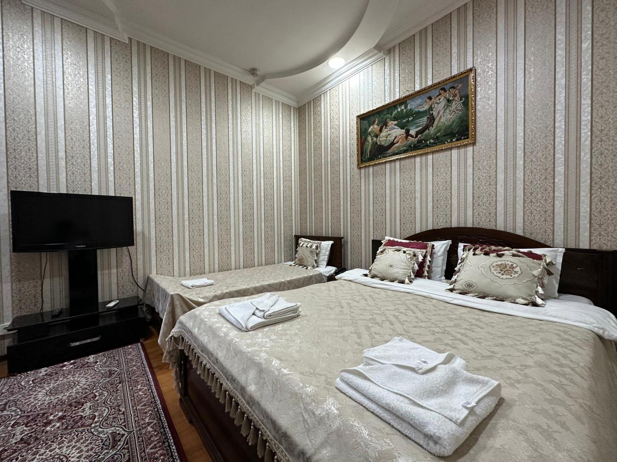 Sarbon Hotel Tashkent Esterno foto
