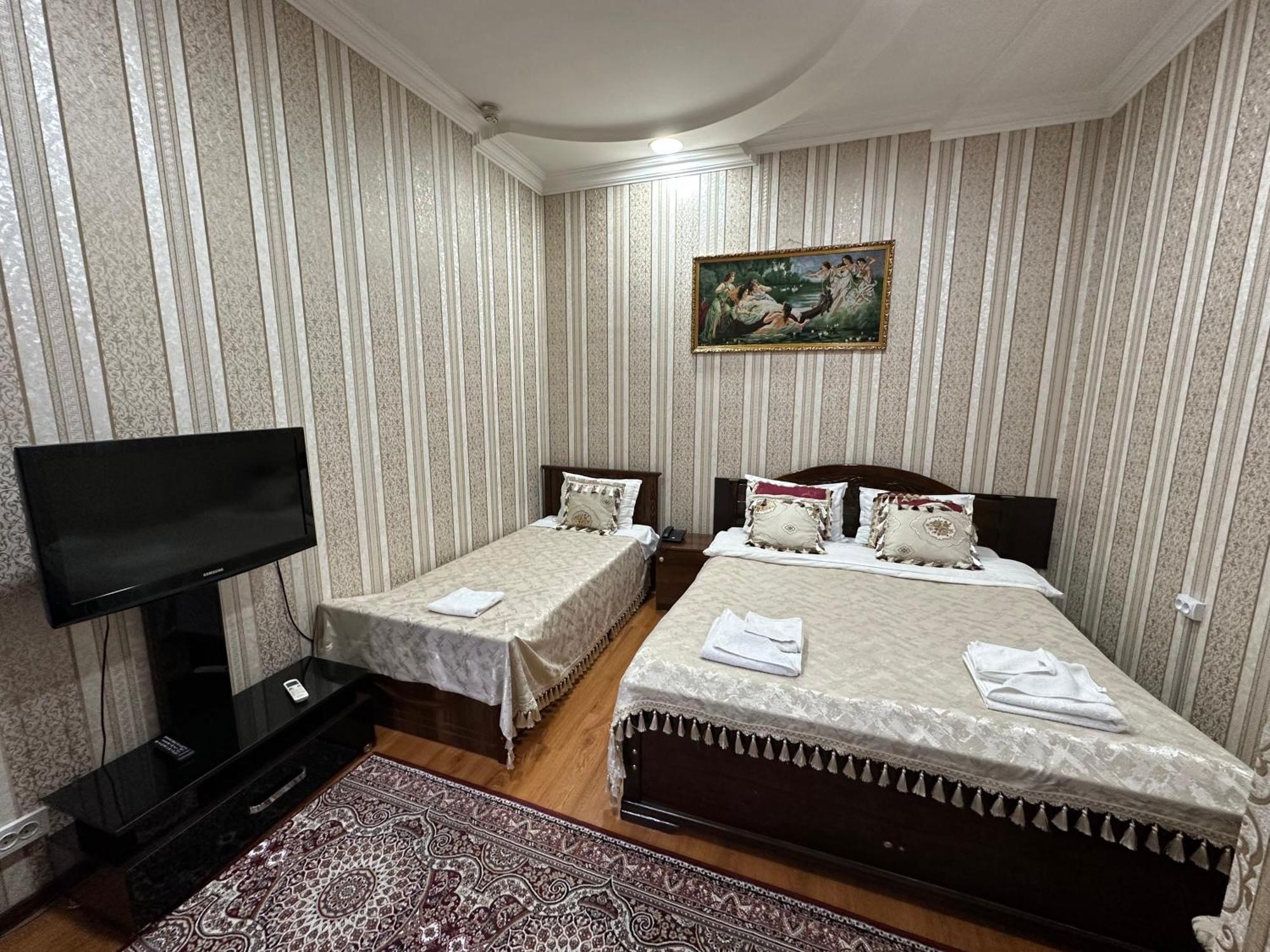 Sarbon Hotel Tashkent Esterno foto